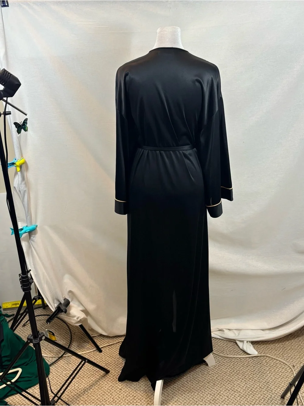 RARE Vintage 1970’s‎ Vanity Fair Black Robe w/Embroidered Detail Size Small